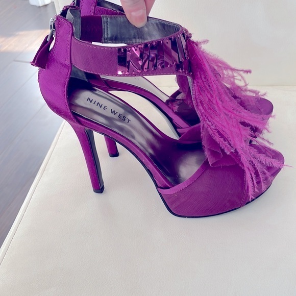 ⭐️ HOST PICK ⭐️ Nine West/Nordstrom’s Feather Heels purple size 6 LIKE NEW shoes - Picture 3 of 13